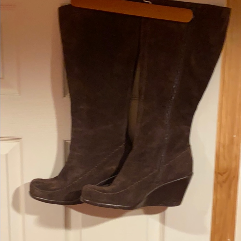 Aerosoles Brown Wedge Boot, size 8.5.